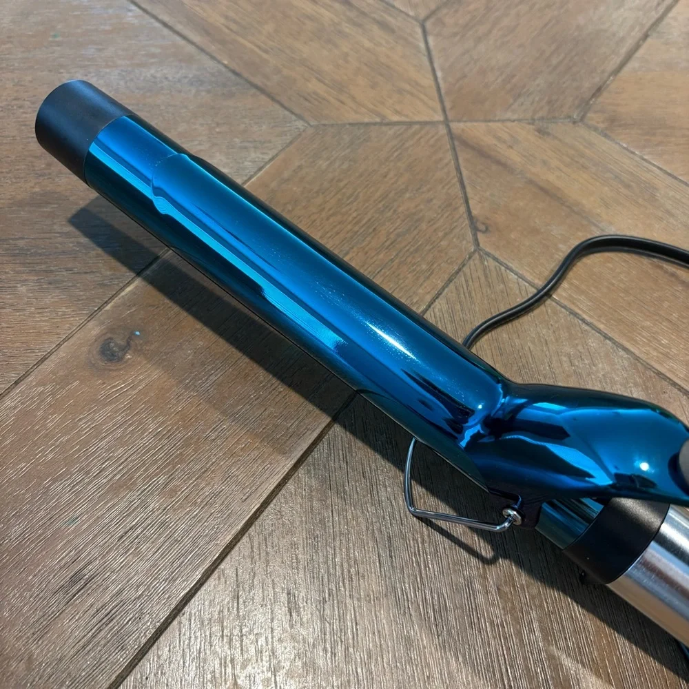 BabylissPro Nano Titanium 1¼” Blue and Silver Curling Iron - Picture 4 of 8